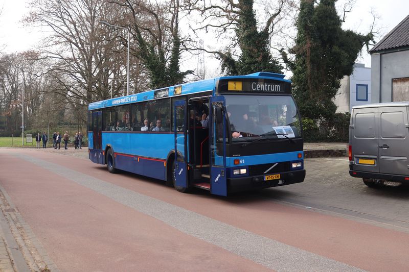 Rondrit met museumbussen door Arnhem